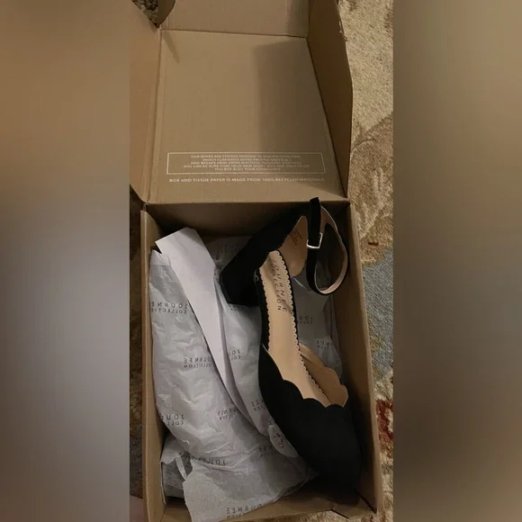 Journee Edna Women's High Heel Pumps - Picture 10 of 12